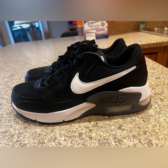 Women’s Nike Air Max Excee Sneakers - Picture 2 of 5